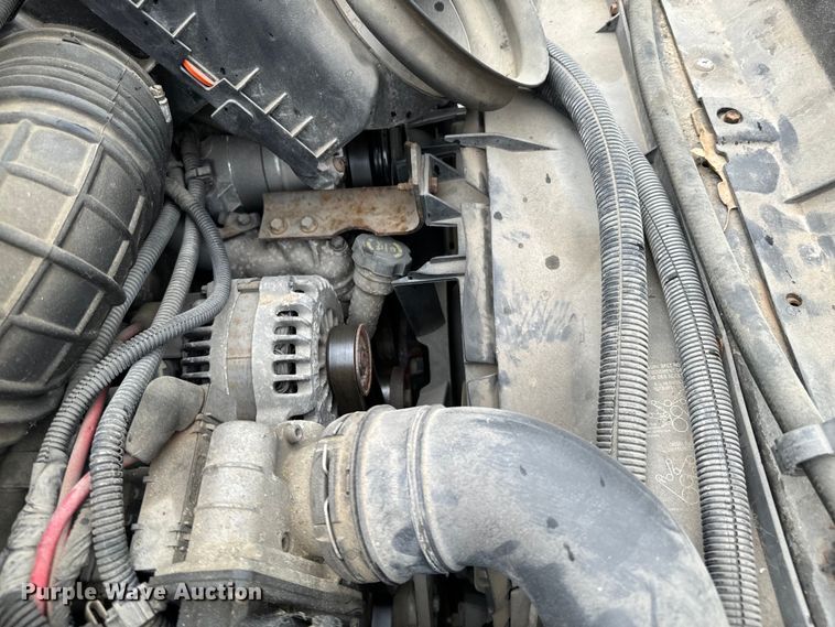 image for item ND9155 2007 Chevrolet C5500 shuttle bus