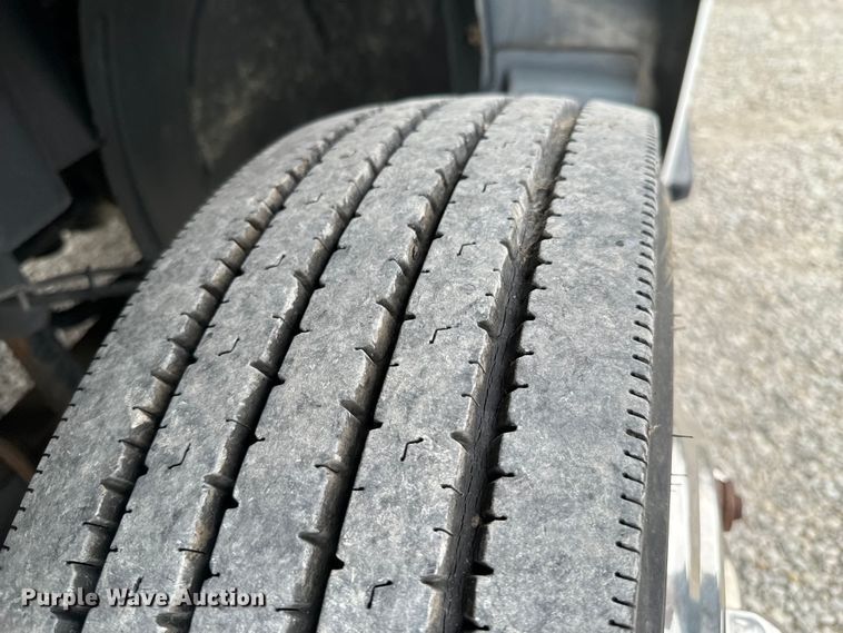 image for item ND9155 2007 Chevrolet C5500 shuttle bus