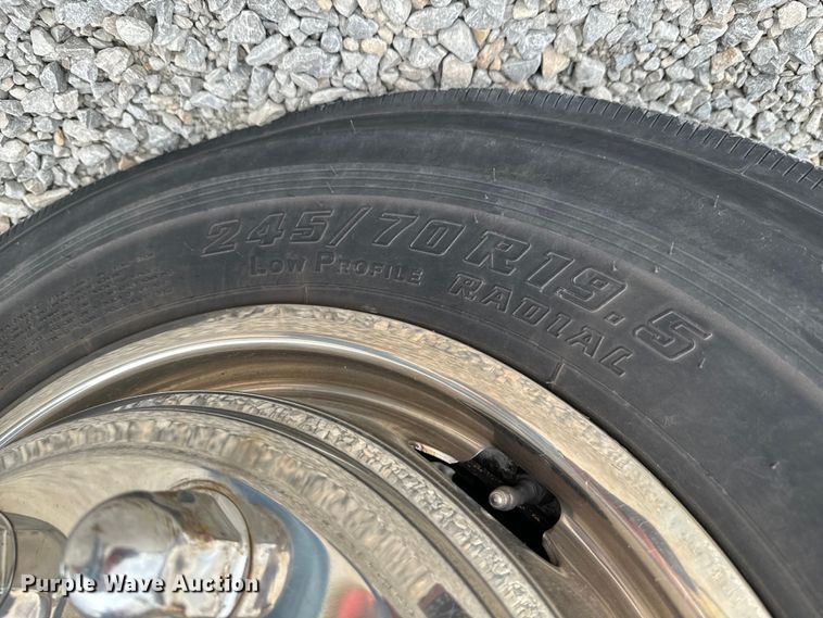 image for item ND9155 2007 Chevrolet C5500 shuttle bus