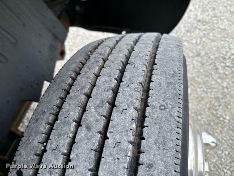 image for item ND9155 2007 Chevrolet C5500 shuttle bus