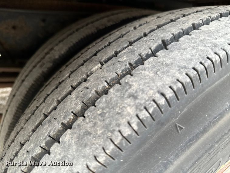 image for item ND9155 2007 Chevrolet C5500 shuttle bus