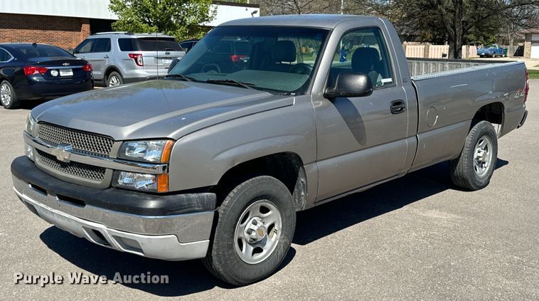 image for item ND9175 2003 Chevrolet Silverado 1500 pickup truck