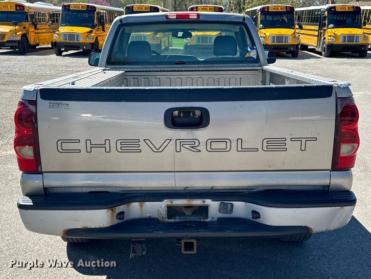 image for item ND9175 2003 Chevrolet Silverado 1500 pickup truck