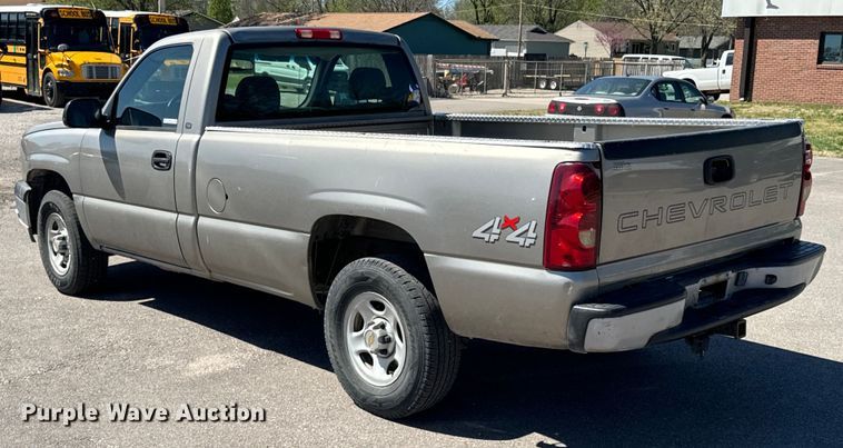 image for item ND9175 2003 Chevrolet Silverado 1500 pickup truck