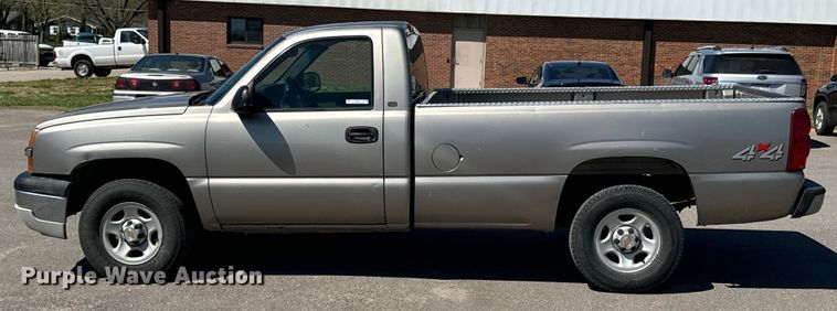 image for item ND9175 2003 Chevrolet Silverado 1500 pickup truck