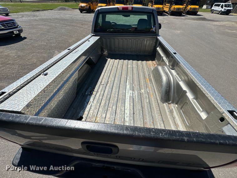 image for item ND9175 2003 Chevrolet Silverado 1500 pickup truck