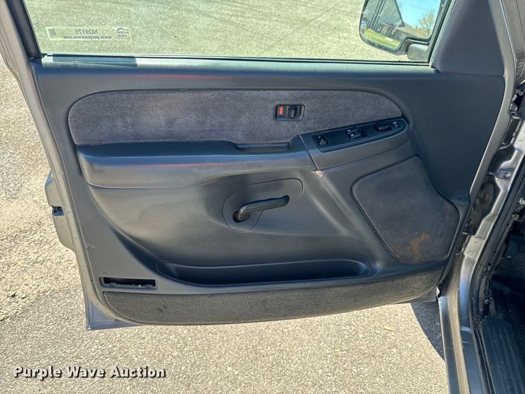 image for item ND9175 2003 Chevrolet Silverado 1500 pickup truck