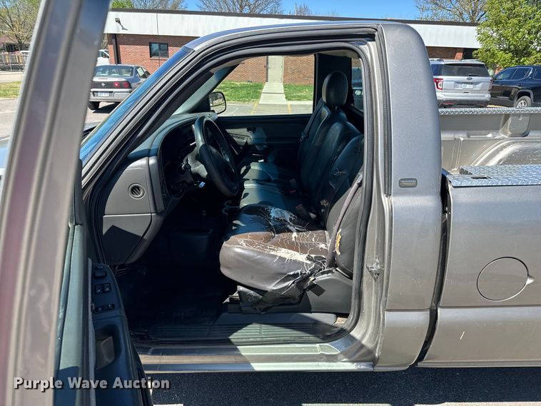 image for item ND9175 2003 Chevrolet Silverado 1500 pickup truck