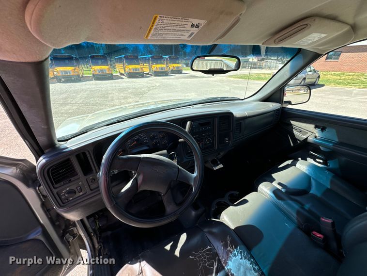 image for item ND9175 2003 Chevrolet Silverado 1500 pickup truck