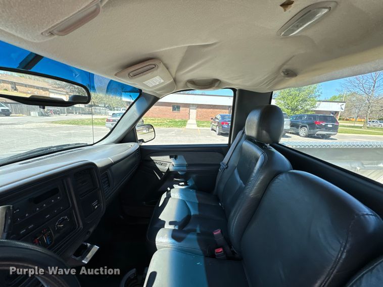 image for item ND9175 2003 Chevrolet Silverado 1500 pickup truck