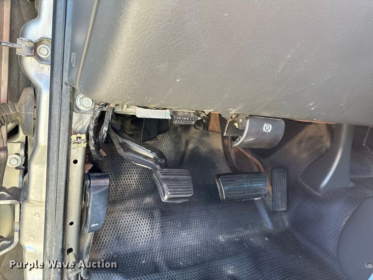 image for item ND9175 2003 Chevrolet Silverado 1500 pickup truck