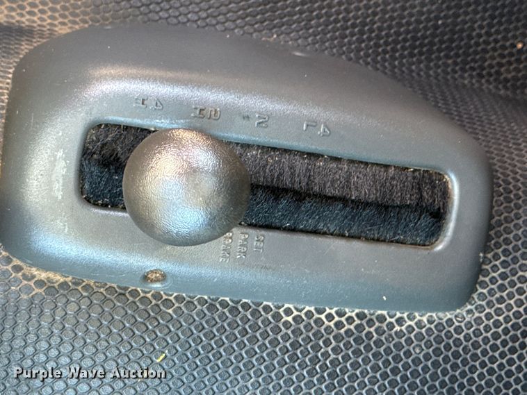 image for item ND9175 2003 Chevrolet Silverado 1500 pickup truck