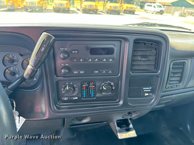 image for item ND9175 2003 Chevrolet Silverado 1500 pickup truck