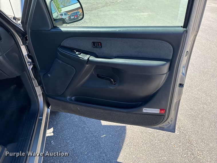 image for item ND9175 2003 Chevrolet Silverado 1500 pickup truck