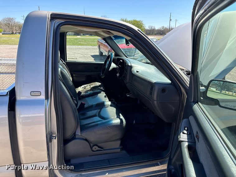 image for item ND9175 2003 Chevrolet Silverado 1500 pickup truck