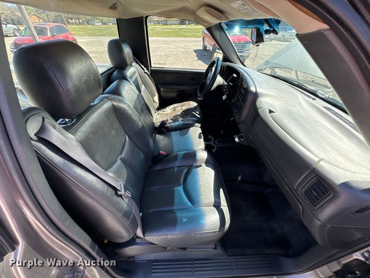 image for item ND9175 2003 Chevrolet Silverado 1500 pickup truck