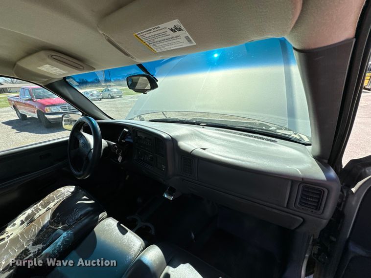 image for item ND9175 2003 Chevrolet Silverado 1500 pickup truck