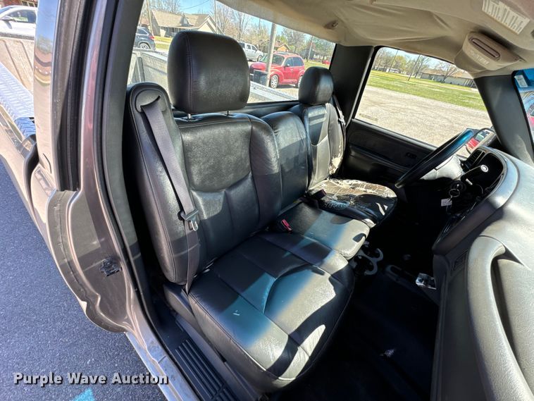 image for item ND9175 2003 Chevrolet Silverado 1500 pickup truck