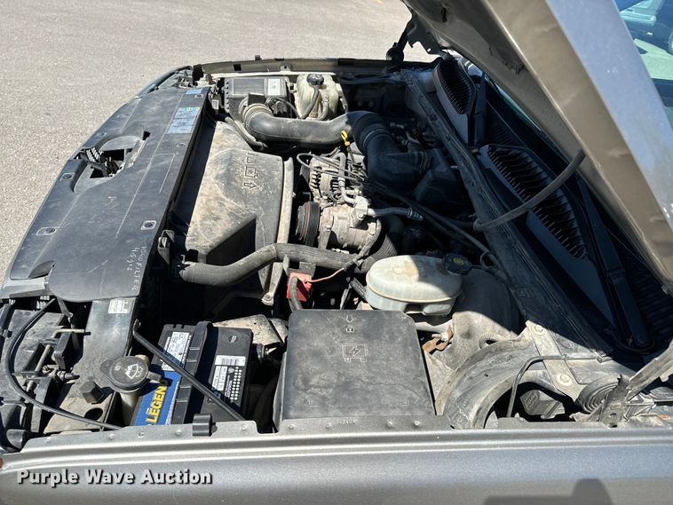 image for item ND9175 2003 Chevrolet Silverado 1500 pickup truck