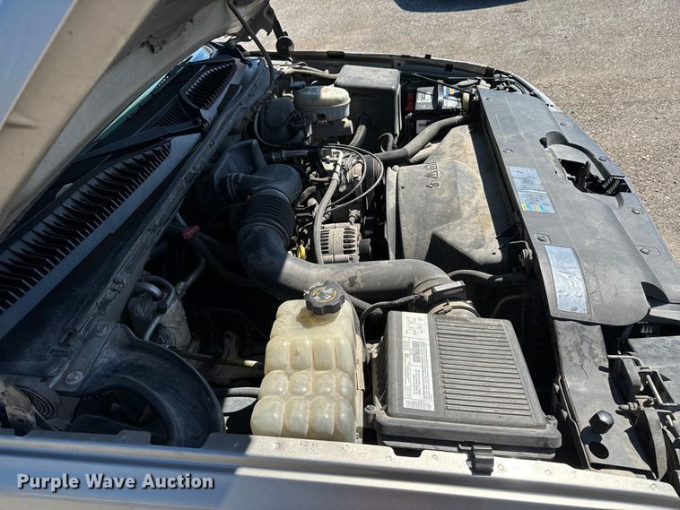 image for item ND9175 2003 Chevrolet Silverado 1500 pickup truck