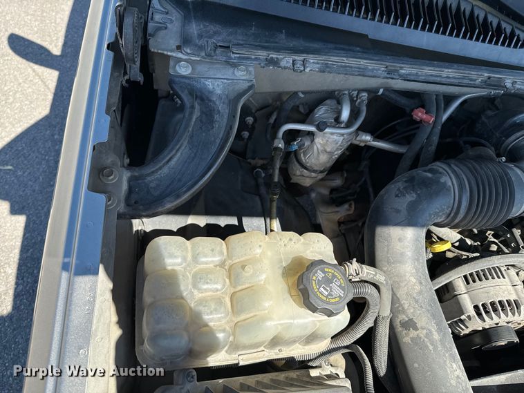 image for item ND9175 2003 Chevrolet Silverado 1500 pickup truck