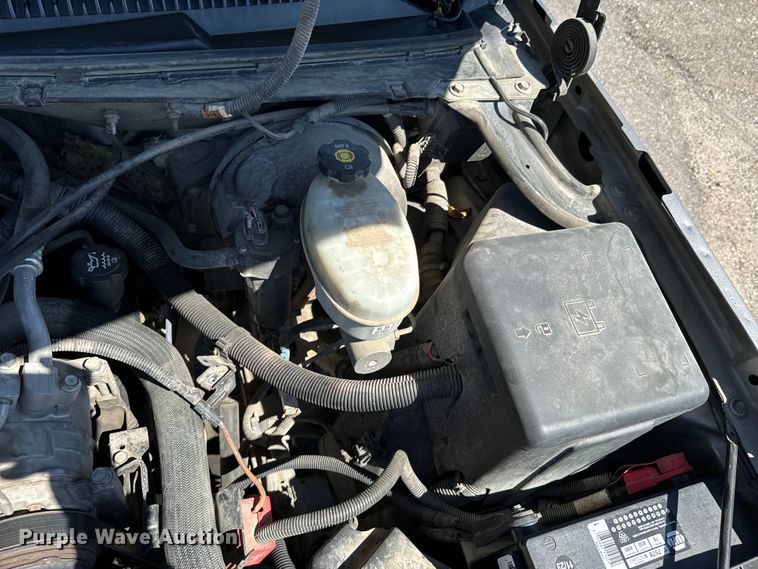 image for item ND9175 2003 Chevrolet Silverado 1500 pickup truck