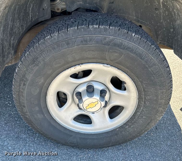 image for item ND9175 2003 Chevrolet Silverado 1500 pickup truck