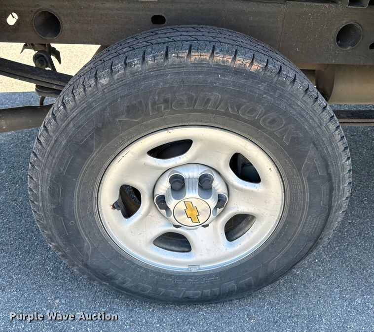 image for item ND9175 2003 Chevrolet Silverado 1500 pickup truck