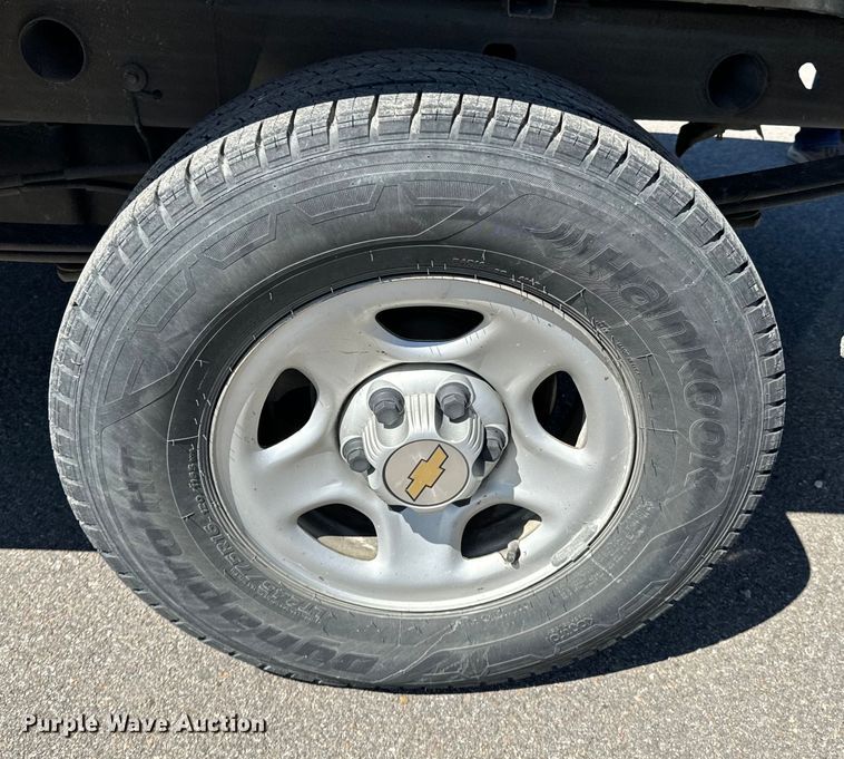 image for item ND9175 2003 Chevrolet Silverado 1500 pickup truck