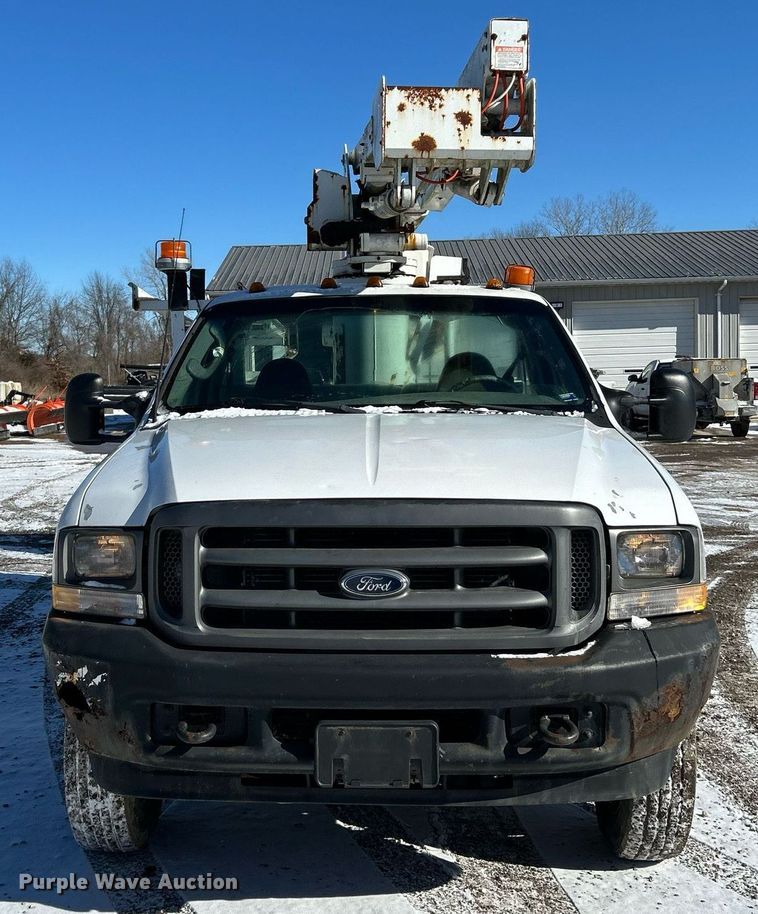 image for item NE9716 2003 Ford F550 Super Duty XL bucket truck