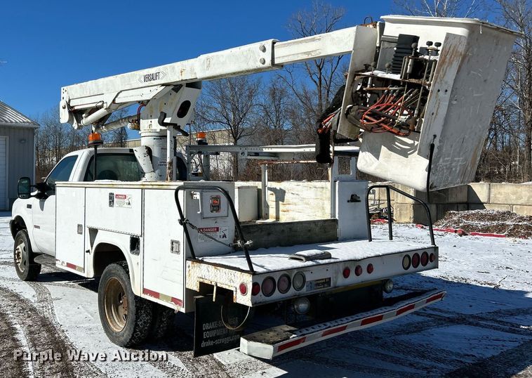 image for item NE9716 2003 Ford F550 Super Duty XL bucket truck