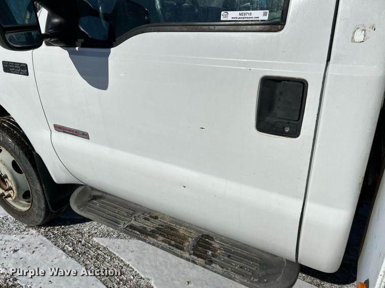 image for item NE9716 2003 Ford F550 Super Duty XL bucket truck