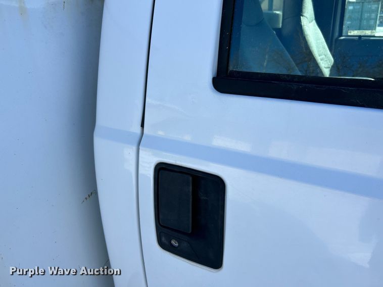 image for item NE9716 2003 Ford F550 Super Duty XL bucket truck