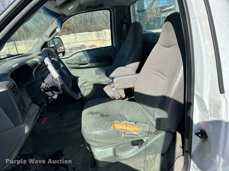 image for item NE9716 2003 Ford F550 Super Duty XL bucket truck