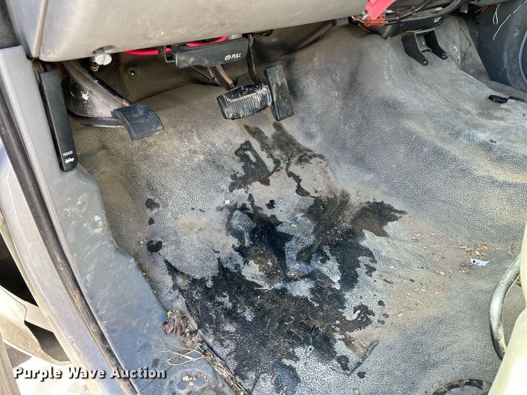 image for item NE9716 2003 Ford F550 Super Duty XL bucket truck