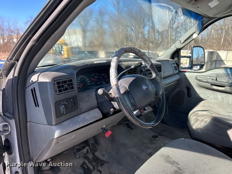 image for item NE9716 2003 Ford F550 Super Duty XL bucket truck