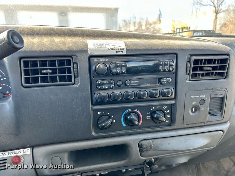 image for item NE9716 2003 Ford F550 Super Duty XL bucket truck