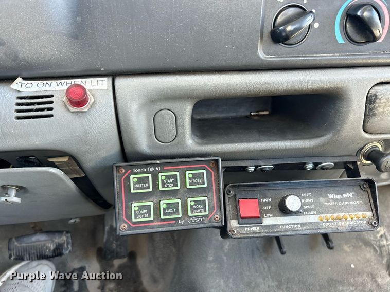 image for item NE9716 2003 Ford F550 Super Duty XL bucket truck