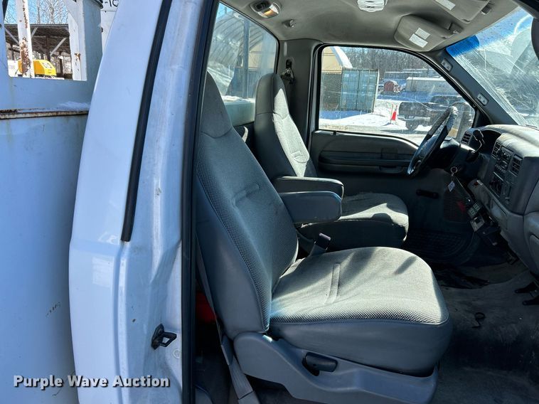 image for item NE9716 2003 Ford F550 Super Duty XL bucket truck