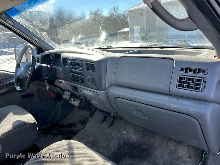 image for item NE9716 2003 Ford F550 Super Duty XL bucket truck