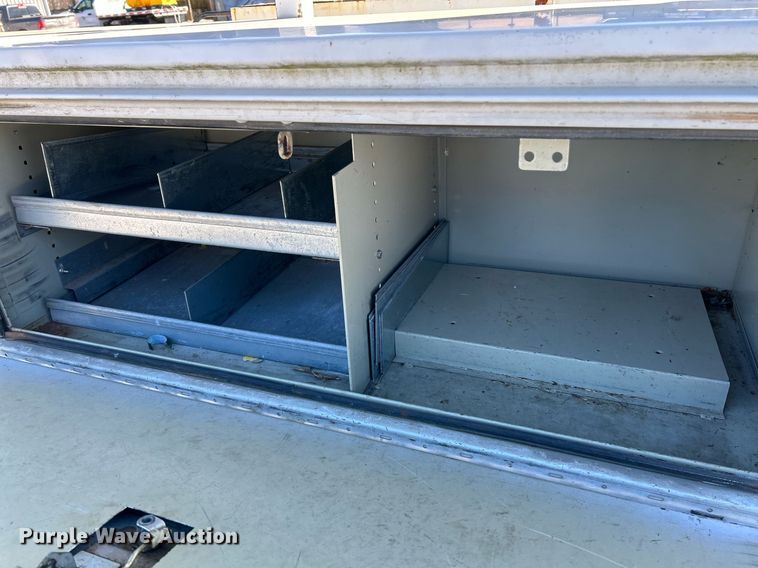 image for item NE9716 2003 Ford F550 Super Duty XL bucket truck