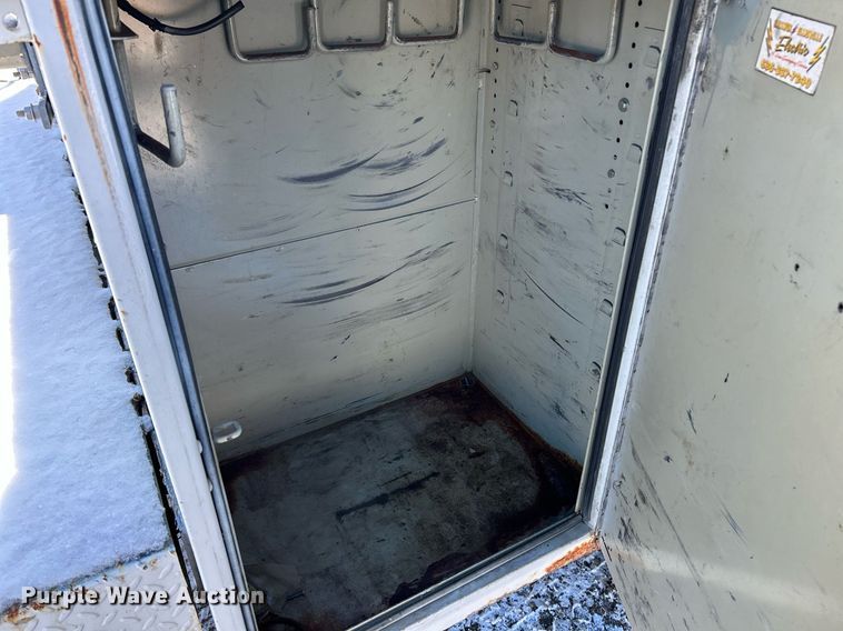 image for item NE9716 2003 Ford F550 Super Duty XL bucket truck