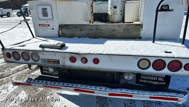 image for item NE9716 2003 Ford F550 Super Duty XL bucket truck