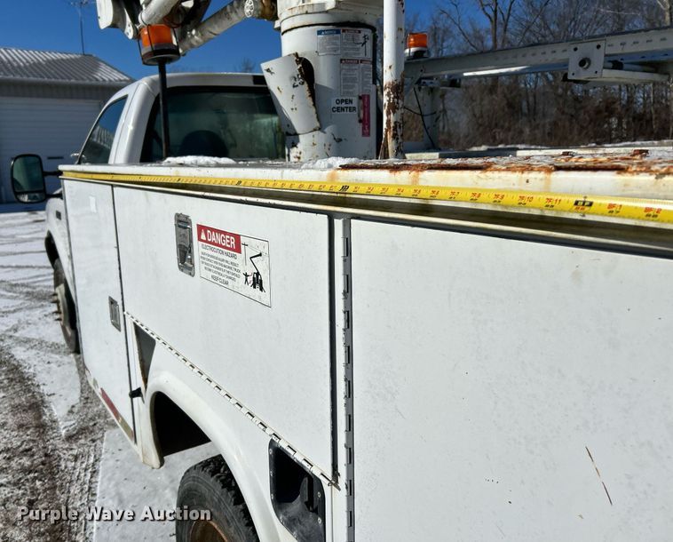 image for item NE9716 2003 Ford F550 Super Duty XL bucket truck