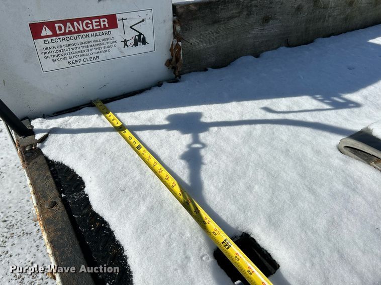 image for item NE9716 2003 Ford F550 Super Duty XL bucket truck