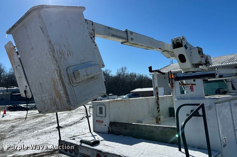 image for item NE9716 2003 Ford F550 Super Duty XL bucket truck