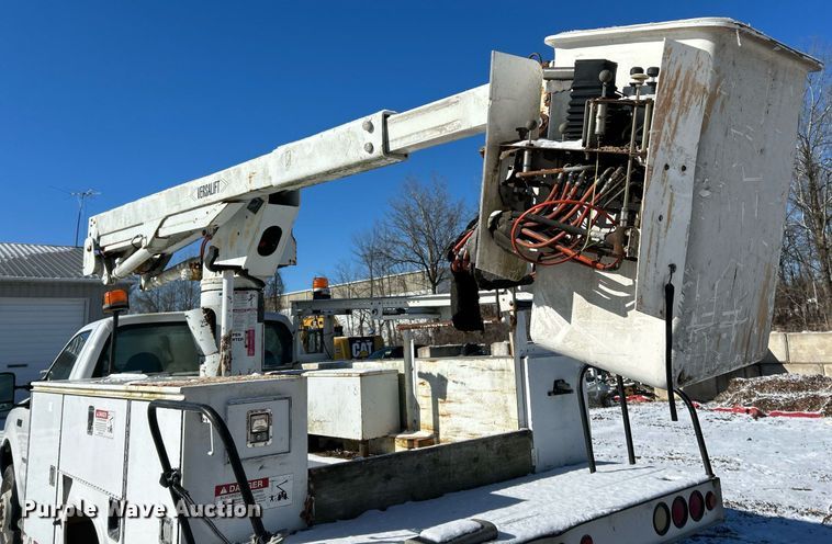 image for item NE9716 2003 Ford F550 Super Duty XL bucket truck