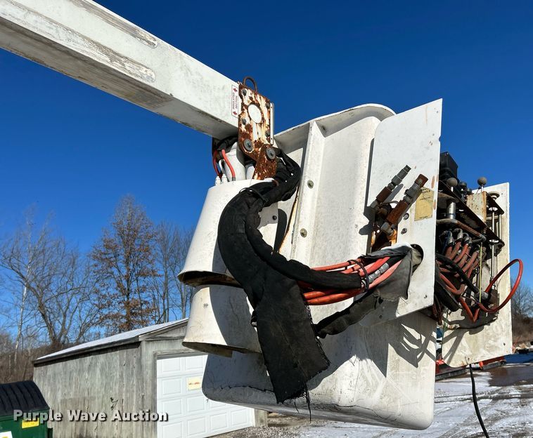 image for item NE9716 2003 Ford F550 Super Duty XL bucket truck