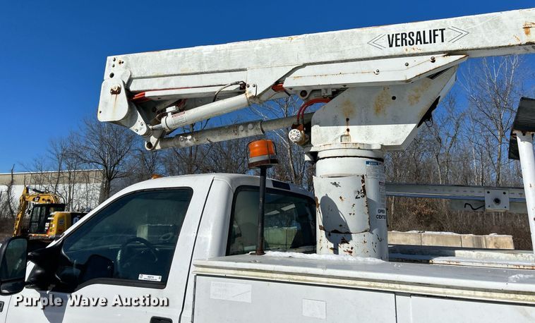 image for item NE9716 2003 Ford F550 Super Duty XL bucket truck