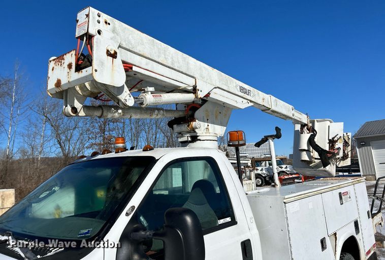 image for item NE9716 2003 Ford F550 Super Duty XL bucket truck